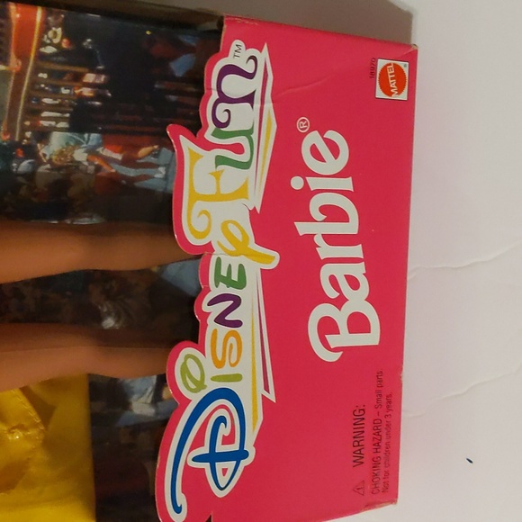 Barbie Exclusive Disne Fun Doll - Picture 2 of 8